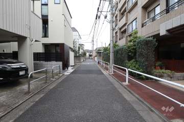 敷地東側の前面道路