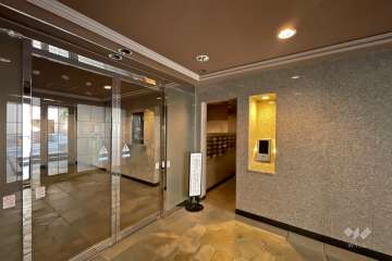 エントランスはオートロック付きです。