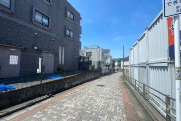 敷地北側の前面道路