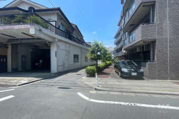 敷地南側の前面道路