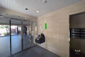 エントランスはオートロック付きです。