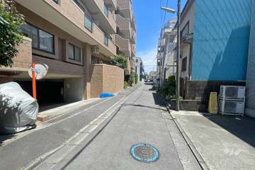 敷地南西側の前面道路