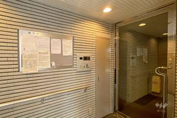 エントランスはオートロック付きです。