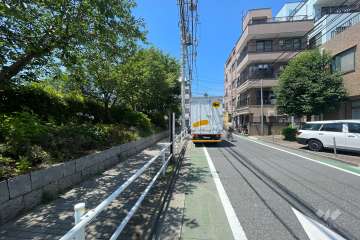 敷地西側の前面道路　