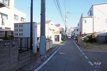 敷地南側の前面道路