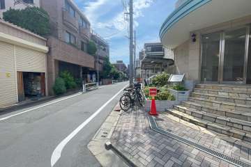 敷地北東側の前面道路