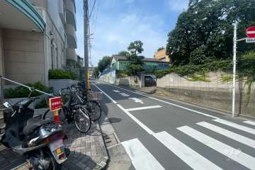 敷地北西側の前面道路
