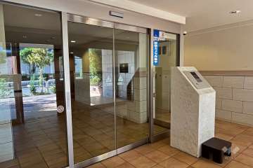 エントランスはオートロック付きです。