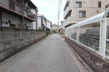 敷地東側の前面道路　