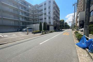 敷地北側の前面道路（東側から）