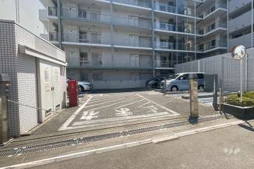 駐車場の出入り口（ロボットゲート付き）