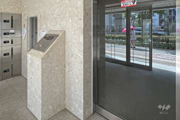 エントランスはオートロック付きです。