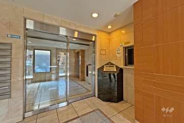 エントランスはオートロック付きです。