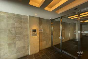 エントランスはオートロック付きです。