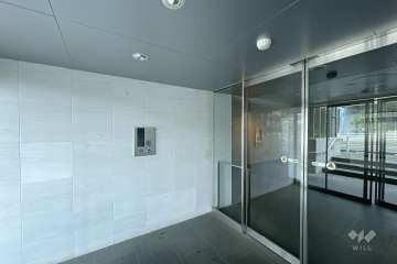 エントランスはオートロック付きです。