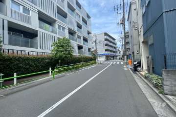 敷地南側の前面道路