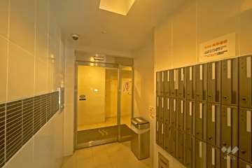 エントランスはオートロック付きです。