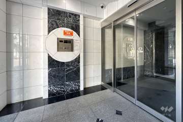 エントランスはオートロック付きです。