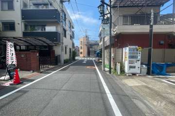 敷地西側の前面道路　
