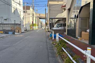 敷地北側の前面道路