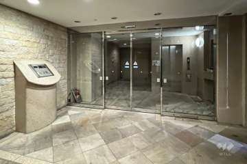 エントランスはオートロック付きです。