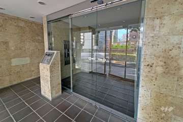 エントランスはオートロック付きです。