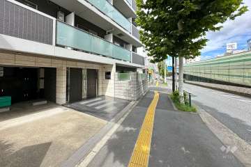 敷地南側の前面道路