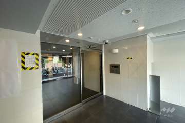 エントランスはオートロック付きです。あ