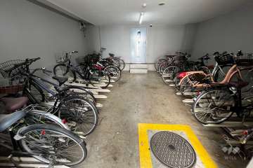 屋内に設けられた駐輪場