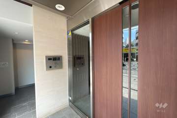 エントランスはオートロック付きです。