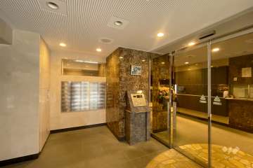 エントランスはオートロック付きです。