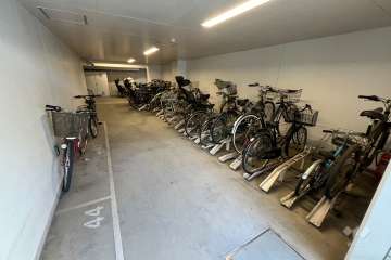 屋内に設けられた駐輪場