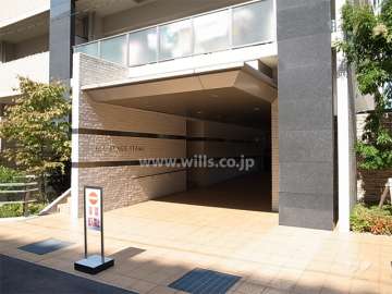 駅側（敷地南東側）のエントランス