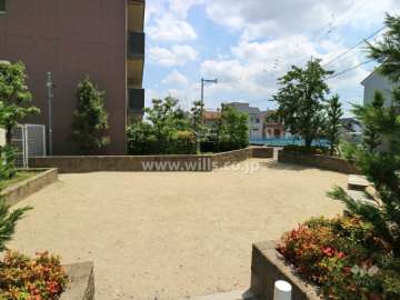 マンション北西側にある公園