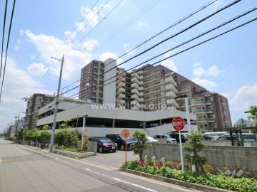 エステムコート伊丹千僧アビエルトの外観（北東側から）