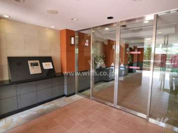 エントランスはオートロック付きです。