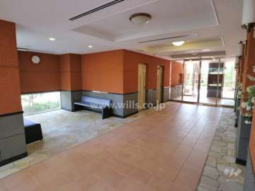 エントランスホール（談話スペースがあります。）