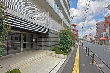 敷地の南側前面道路（西側から）