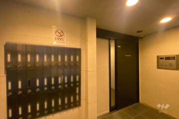 エントランスはオートロック付きです。