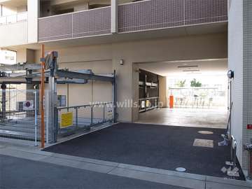 敷地内駐車場（機械式）と駐輪場