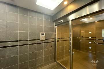 エントランスはオートロック付きです。