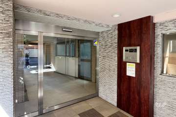 サブエントランスはオートロック付きです。