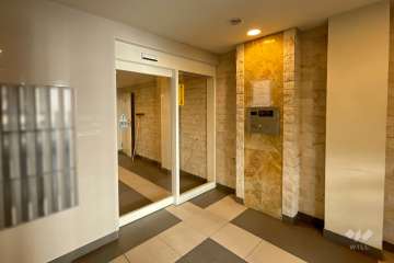 エントランスはオートロック付きです。