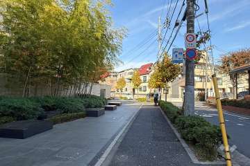 敷地南東側の前面道路