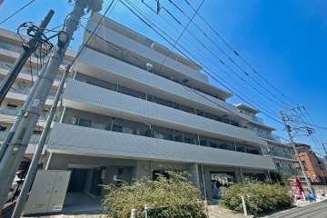スカイコート板橋五番館の外観（東側から）