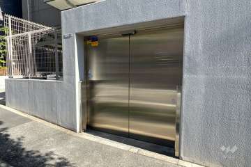 バイク置場入り口