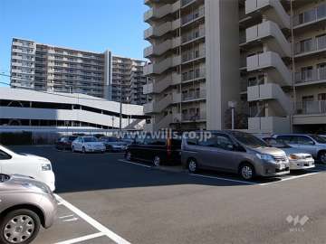 敷地北部分にある敷地内駐車場（全て平面式です。）