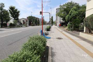 敷地西側の前面道路　