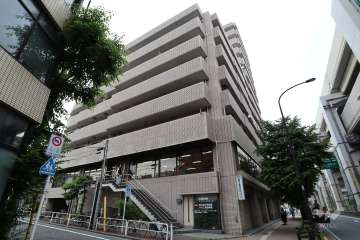 ゲオ・タワー池袋の外観（南側から）