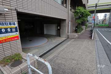 駐車場の出入り口